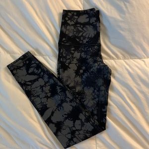 Lululemon Leggings Size 4 in marble print